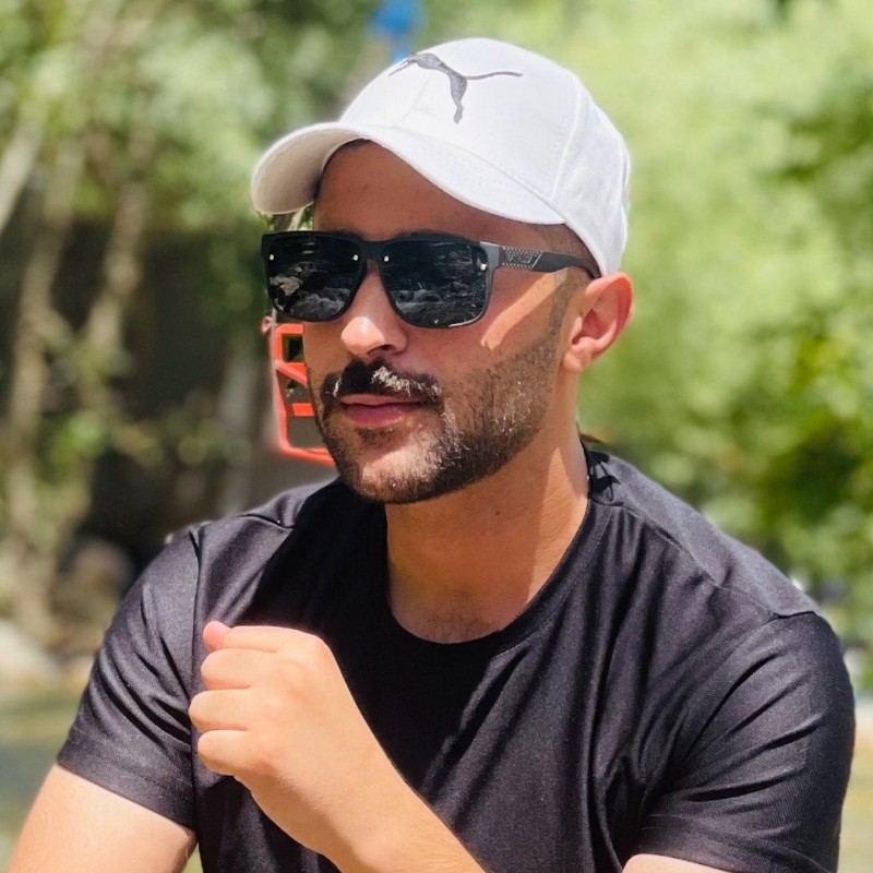 Akram (@akram-izet) | Snapchat Stories, Spotlight & Lenses