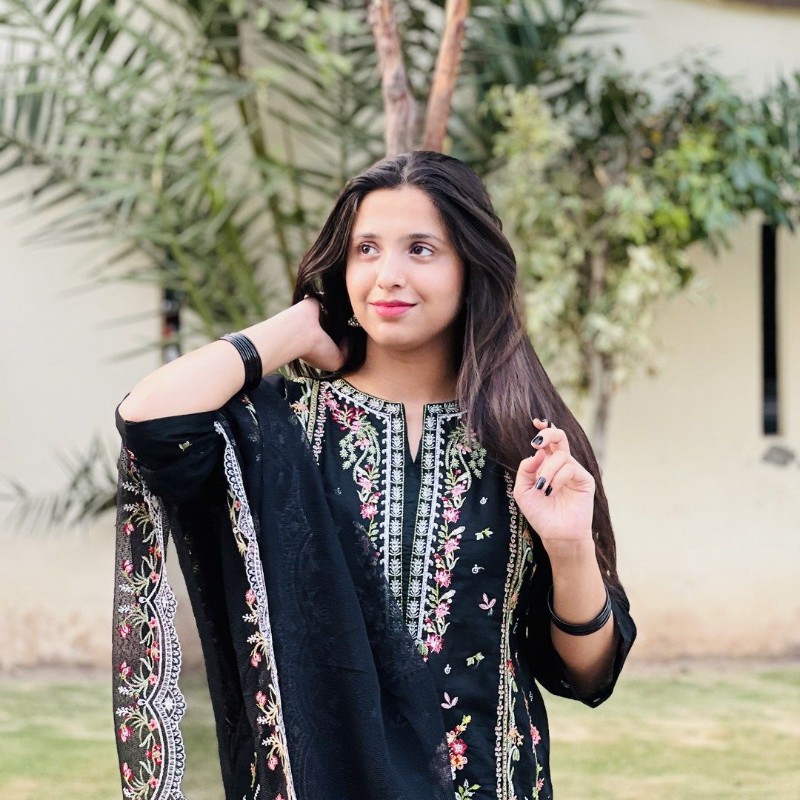 Amna (@amna_adrees1) | Snapchat Stories, Spotlight & Lenses