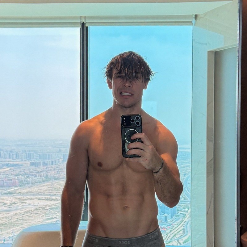 Charlie Taylor (@chaarlietaaylor) | Snapchat Stories, Spotlight & Lenses