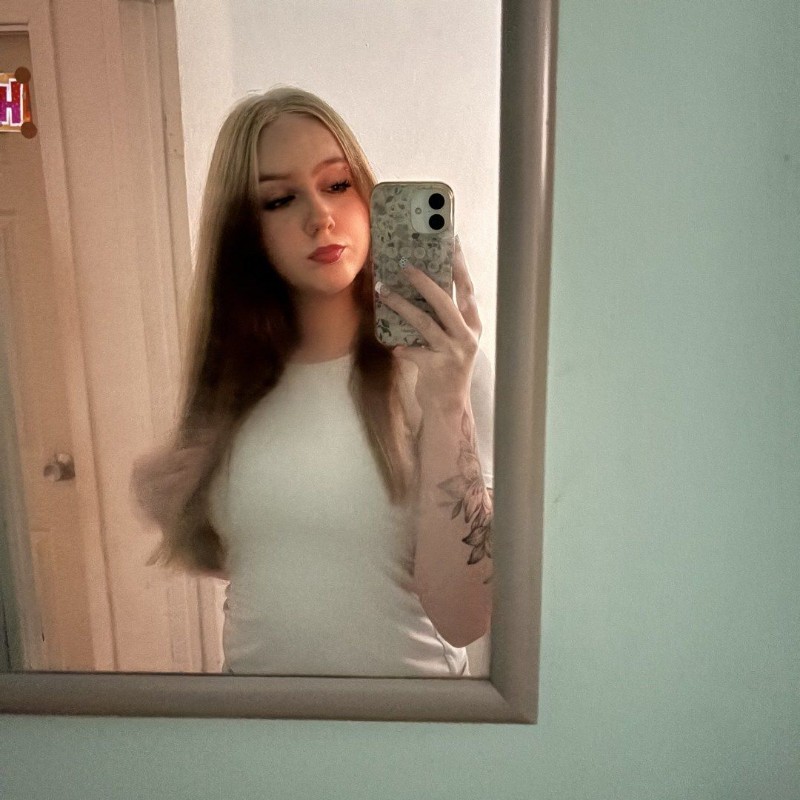 Em💗 (@emsmain) | Snapchat Stories, Spotlight & Lenses