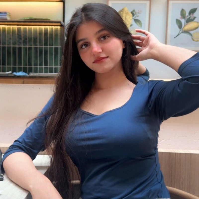 Laiqa Qamar (@laiqa_qamar) | Snapchat Stories, Spotlight & Lenses