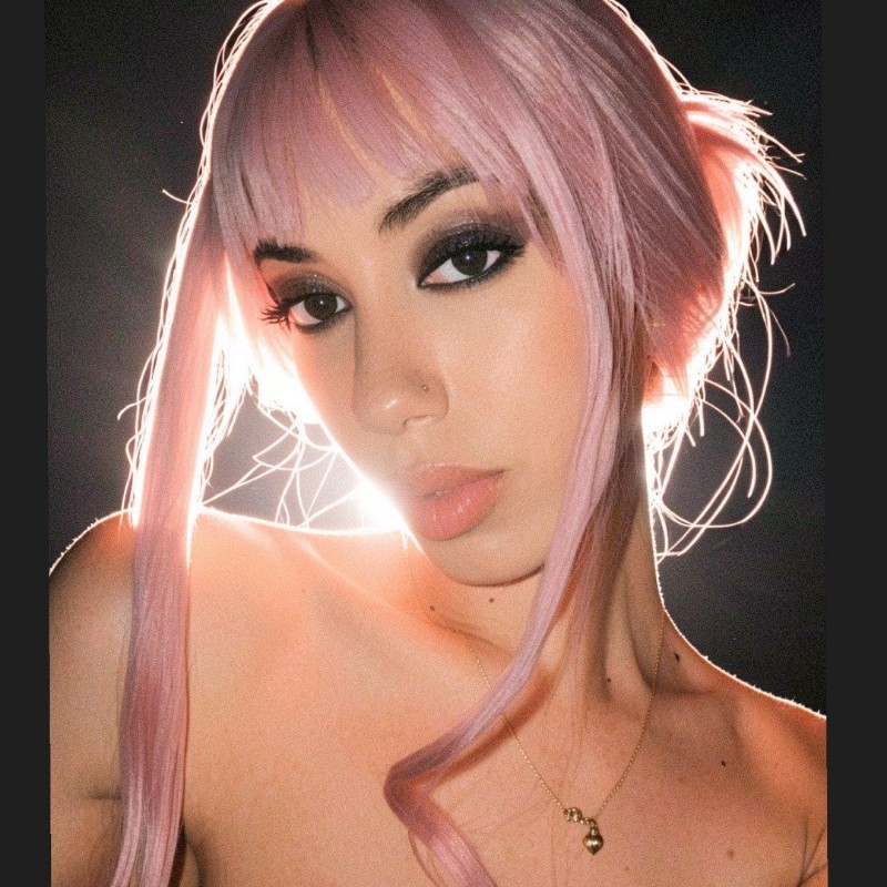 Karoll Karoll Valencia (@lovelykaroll) | Snapchat Stories, Spotlight & Lenses