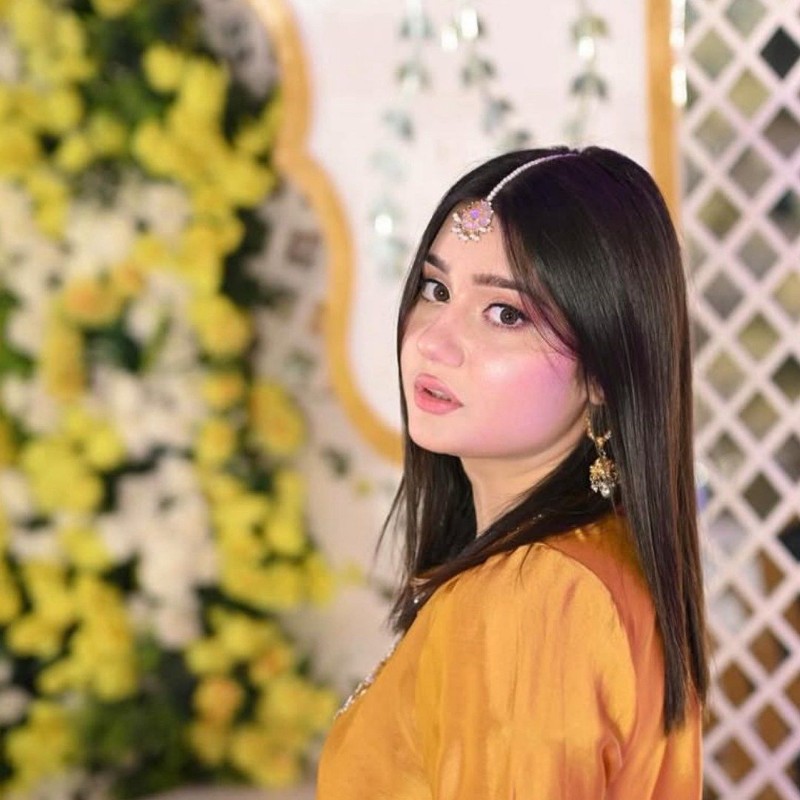 Minal Qureshi (@minallalala25) | Snapchat Stories, Spotlight & Lenses