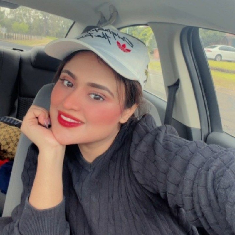 A square preview showing a soft portrait as a calm personal wallpaper accent on a desktop screen