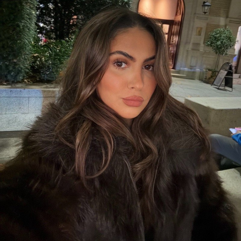 Zineb (@zinebahad) | Snapchat Stories, Spotlight & Lenses