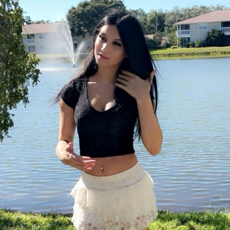aleeah (@a_gorbea39) | Snapchat Stories, Spotlight & Lenses