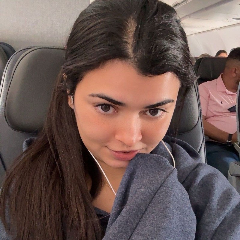 Adela Guerra (@adeeela) | Snapchat Stories, Spotlight & Lenses