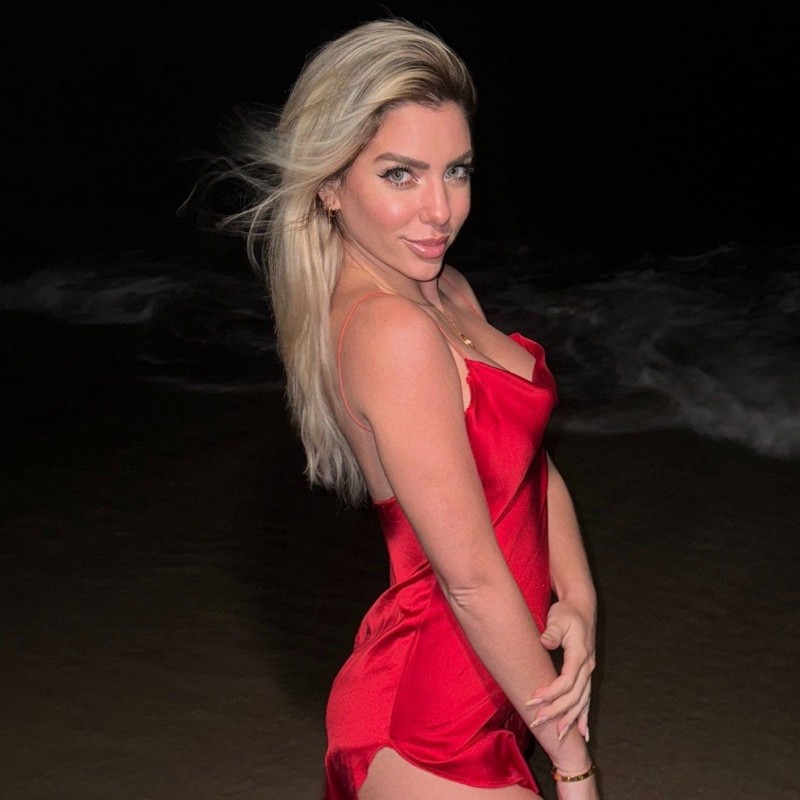 Adrianna Eves (@adrieves) | Snapchat Stories, Spotlight & Lenses