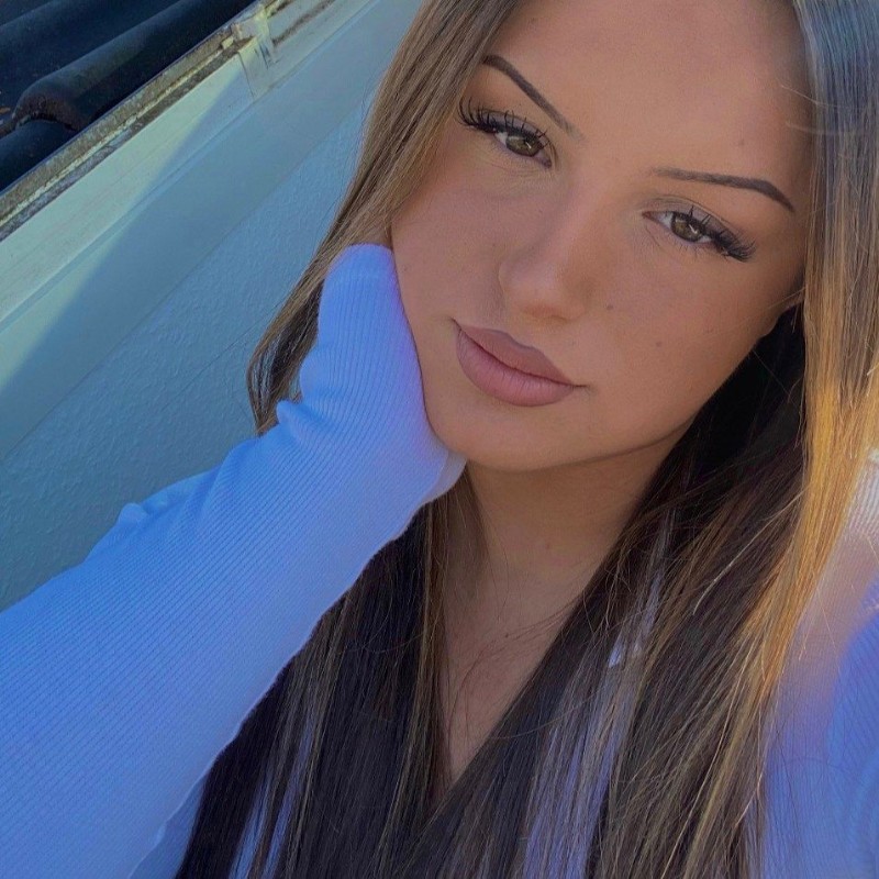 alina (@alina.ckn) | Snapchat Stories, Spotlight & Lenses