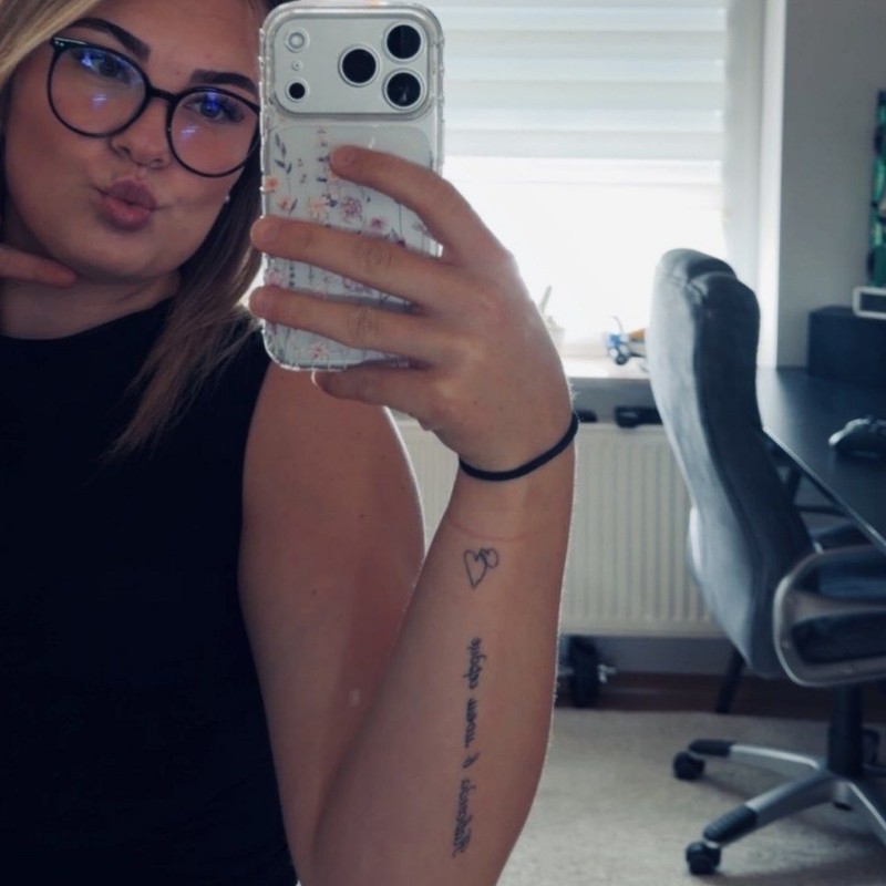 Alina (@alinazacharias) | Snapchat Stories, Spotlight and Lenses