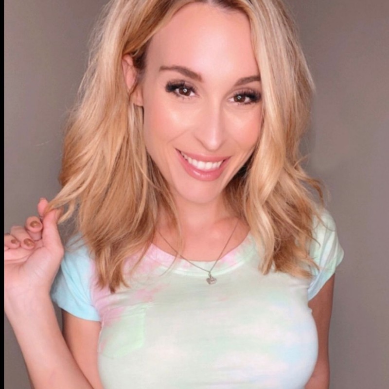 Allie Rae (@allieraevip) | Snapchat Stories, Spotlight & Lenses