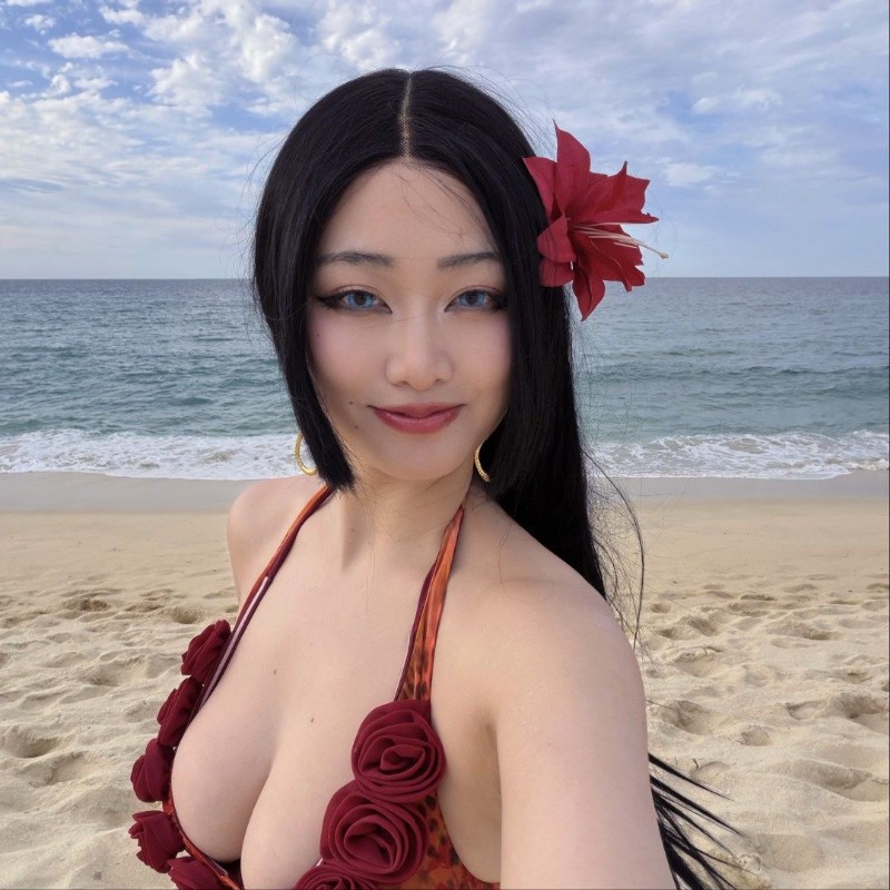 Amy Zhu (@ammeerrss) | Snapchat Stories, Spotlight & Lenses