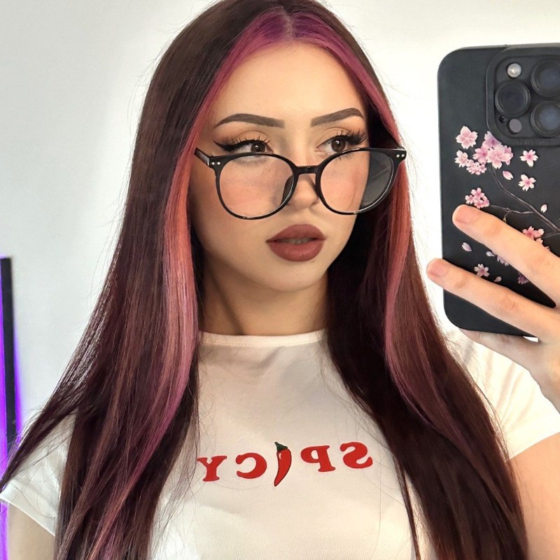 AngelMelly (@angelmelly) | Snapchat Stories, Spotlight & Lenses