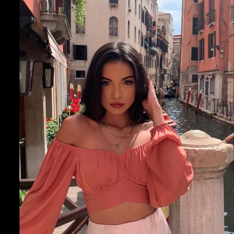 Anjelika (anjelika_laa) Snapchat Stories, Spotlight & Lenses(00)