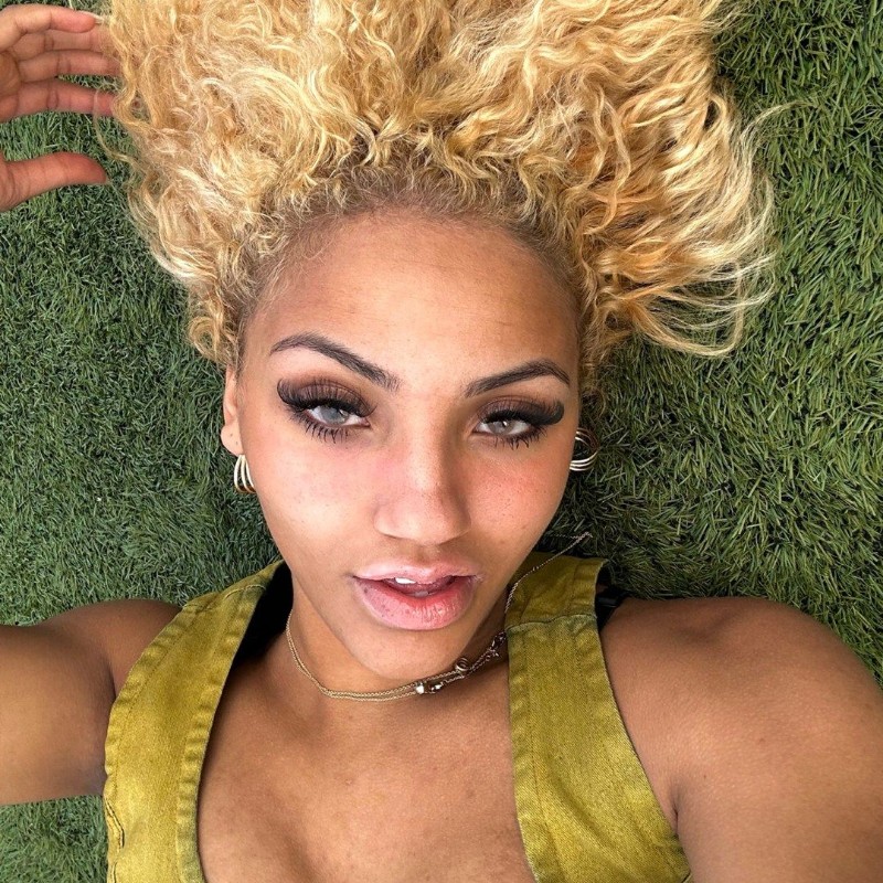 Avi 👸🏾 (@avian.rossum) Snapchat Stories, Spotlight & Lenses