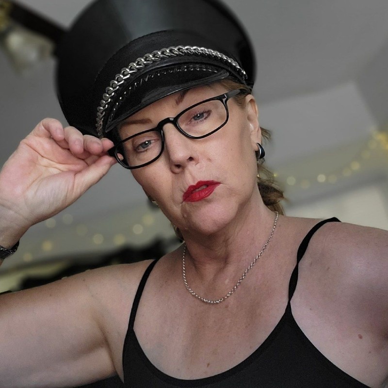 Goddess Justine (@baddgramma) Snapchat Stories, Spotlight & Lenses