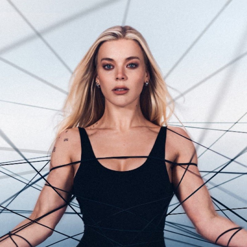 Becky Hill ( beckyhillmusic) Snapchat Stories, Spotlight & Lenses
