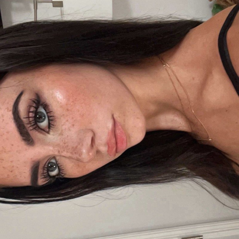 brooke🐆 (brookiedeluccia) Snapchat Stories, Spotlight & Lenses