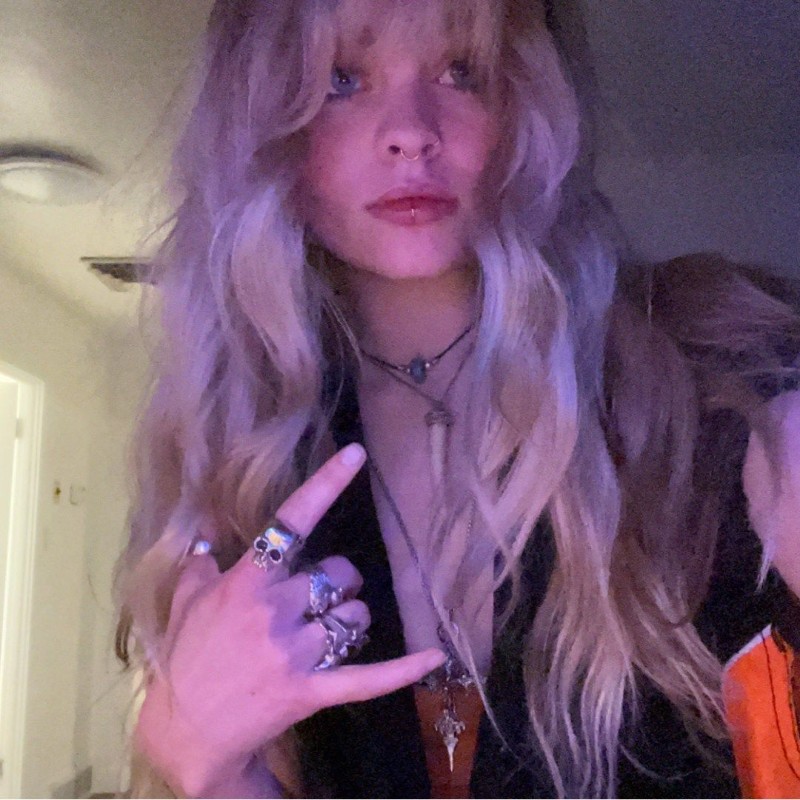 Carls (@carlymae.674) | Snapchat Stories, Spotlight & Lenses