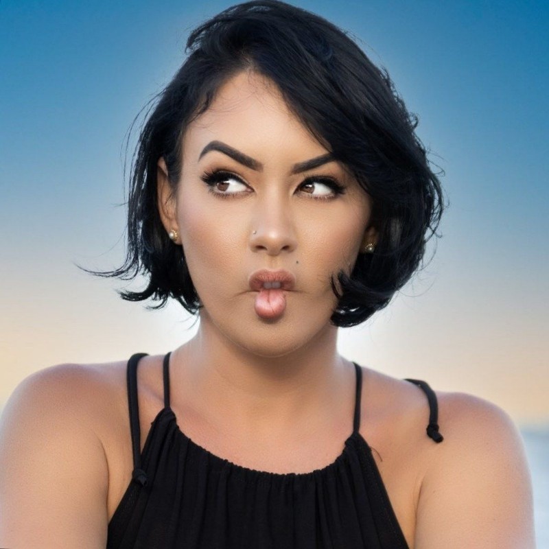 Celine Flordegin (@celineflordeg) Snapchat Stories, Spotlight & Lenses