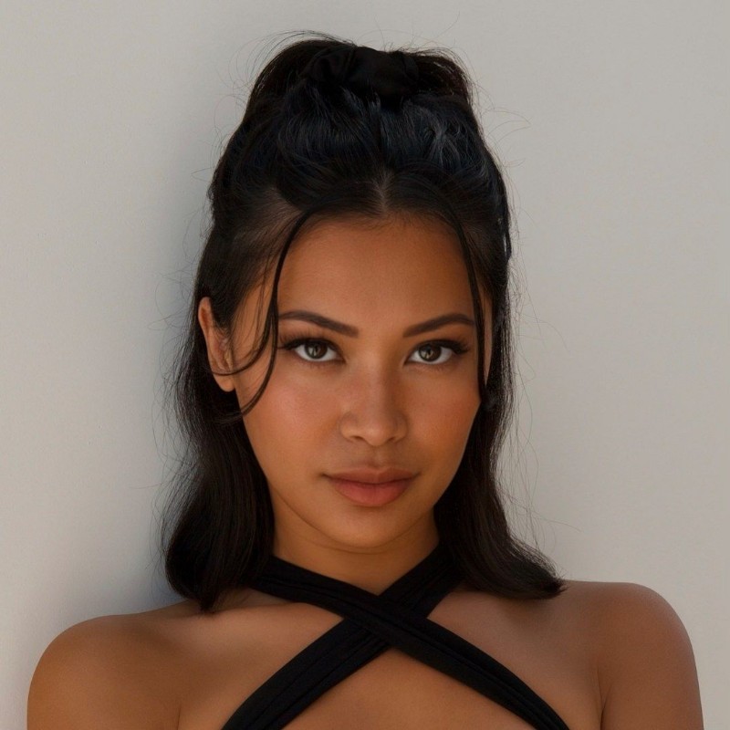 Chanel Uzi (chanel_uzi) Snapchat Stories, Spotlight & Lenses(00)