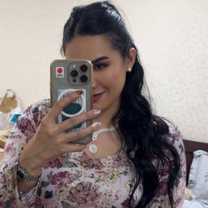 Cheena's World (@cheenadubai) | Snapchat Stories, Spotlight & Lenses