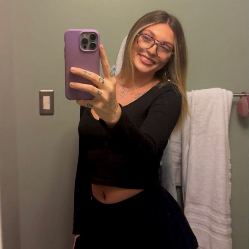 chloe (@chloedawsonst) Snapchat Stories, Spotlight & Lenses