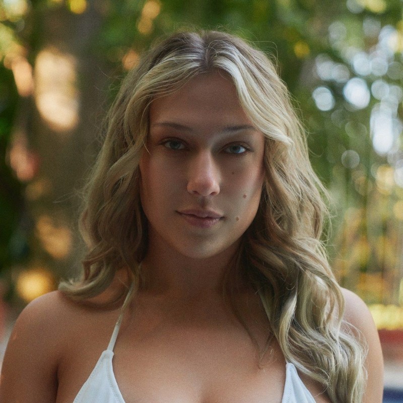 Claire Grimes (@clairegrimes11) Snapchat Stories, Spotlight & Lenses