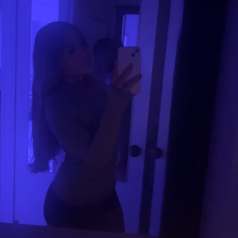 corinne (corinneegomez) Snapchat Stories, Spotlight & Lenses