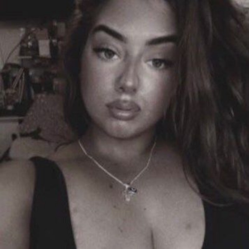 Athena Jadee (@cypriot_darlin) Snapchat Stories, Spotlight & Lenses