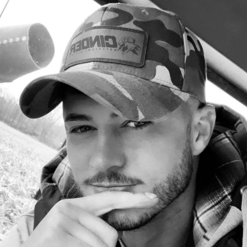 Clint Wright (eastwood00799) Snapchat Stories, Spotlight & Lenses