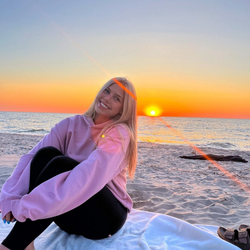 emily (@eemilystafford) | Snapchat Stories, Spotlight & Lenses