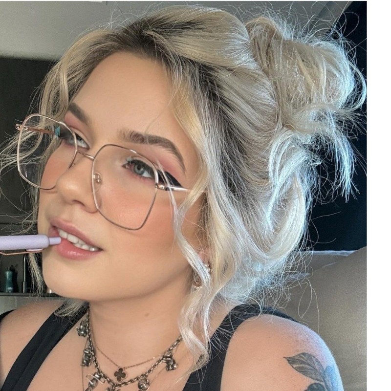 Eevie Aspen (eevieaspennn) Snapchat Stories, Spotlight & Lenses