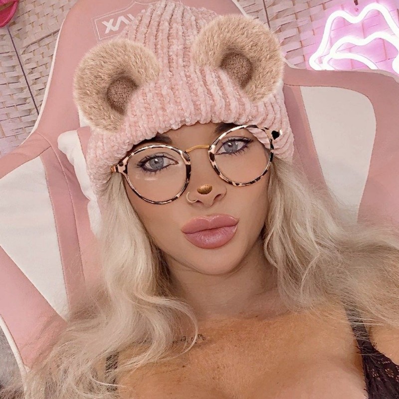 Ellie Karr (@elliekarr.x) | Snapchat Stories, Spotlight & Lenses