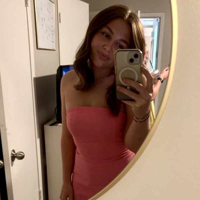 Emma Moore (@emmakathrynm22) Snapchat Stories, Spotlight & Lenses