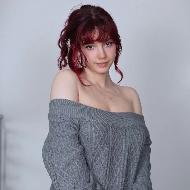 Evelyn Love (@evelynlovegames) | Snapchat Stories, Spotlight & Lenses