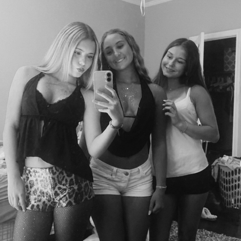 fiona (ffionad1) Snapchat Stories, Spotlight & Lenses