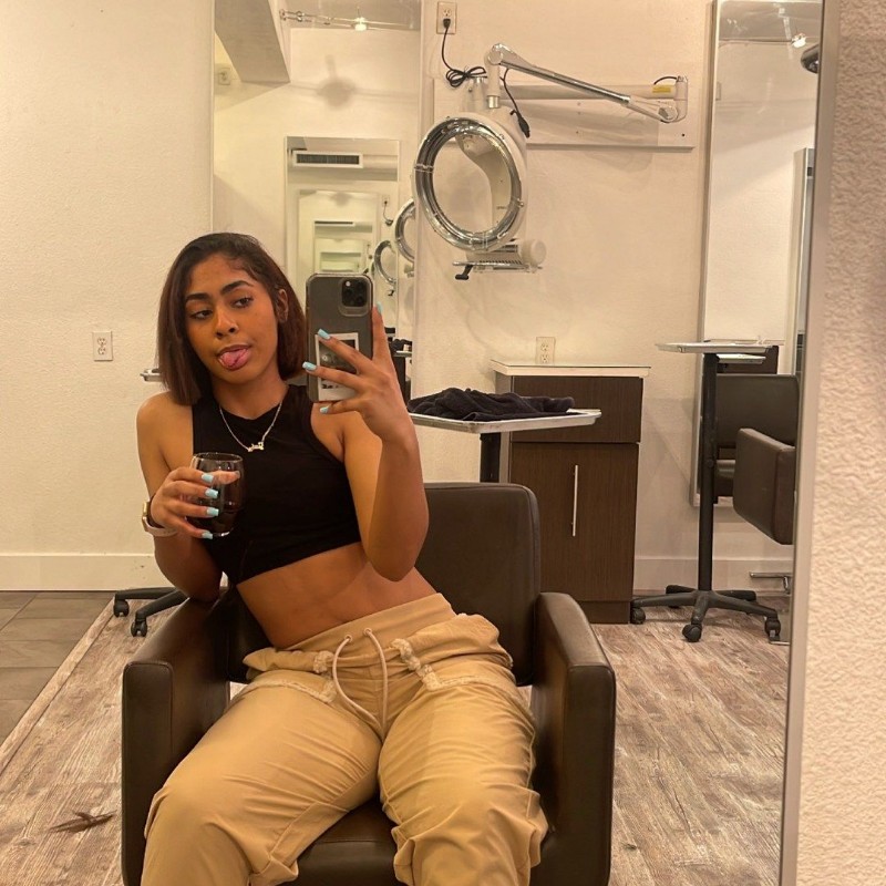 Gabriella👹 (@gabriellagurbs) Snapchat Stories, Spotlight & Lenses