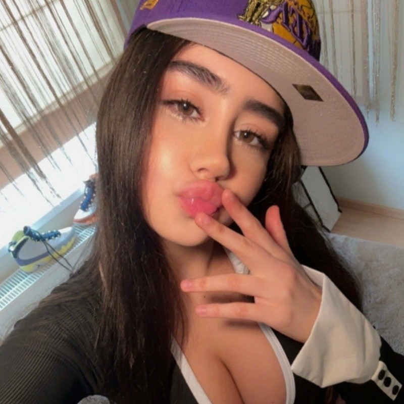 husvjjal (@husvjjal1) Snapchat Stories, Spotlight & Lenses