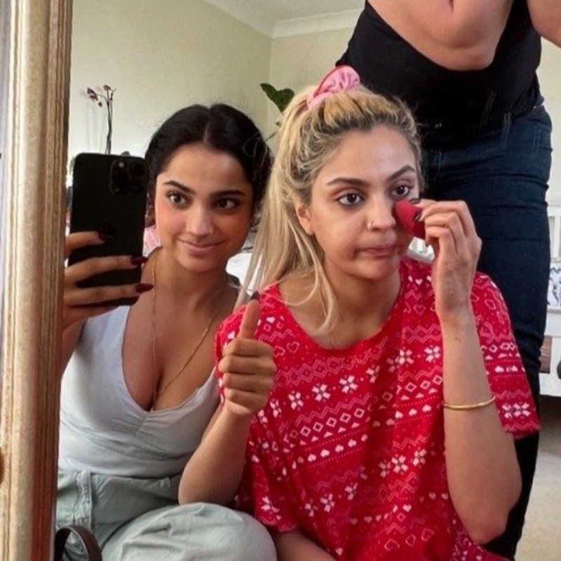 Avni And Sara (@iconicakes) | Snapchat Stories, Spotlight & Lenses