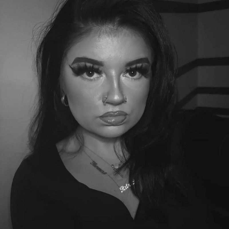 Jessy (@jeezyybreezyy) | Snapchat Stories, Spotlight & Lenses
