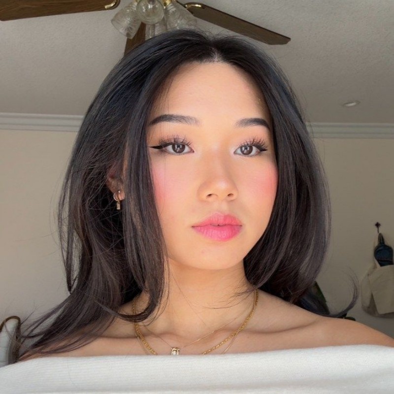 julia huynh(@julia_huynh) | เรื่องราว Snapchat ตลอดจน Spotlight และเลนส์