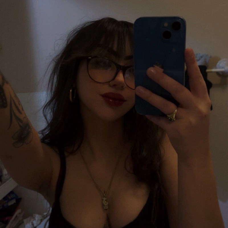 Julianna 🤍 (@juliannamuelln7) Snapchat Stories, Spotlight & Lenses