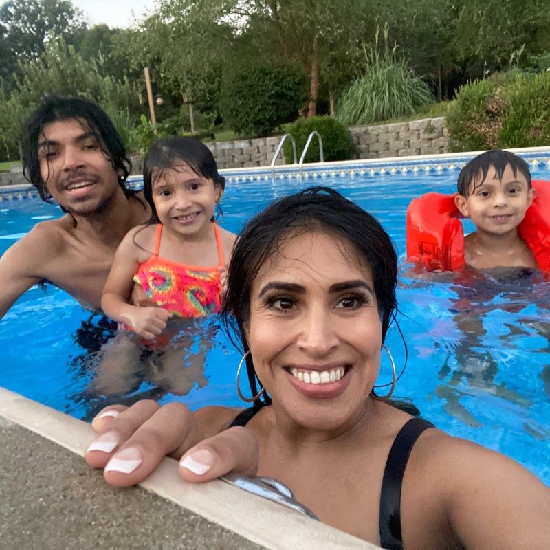 julissa gonzalez(@julissaiscool) เรื่องราว Snapchat ตลอดจน Spotlight และเลนส์