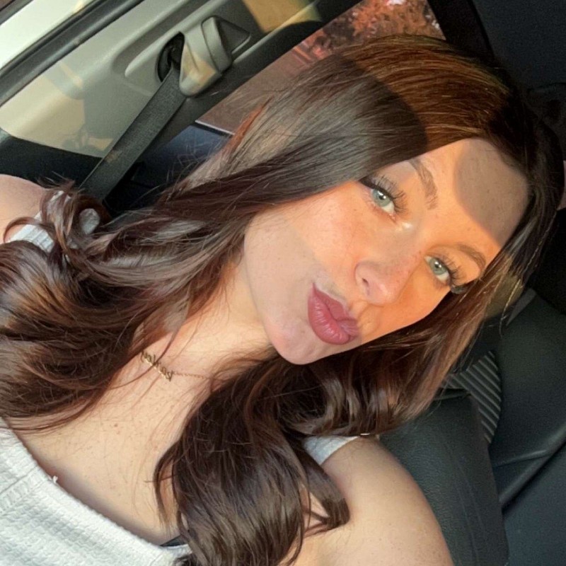 karley 🖤 (@karleybeach) Snapchat Stories, Spotlight & Lenses