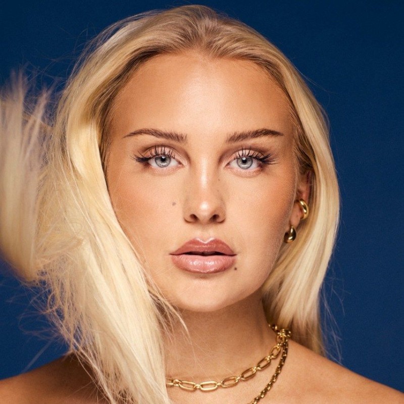 Kristine Arntzen (@kristinearntzen) Snapchat Stories, Spotlight & Lenses