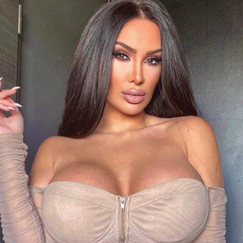 Adriana Kuduz ( kuduz_adriana) Snapchat Stories, Spotlight & Lenses