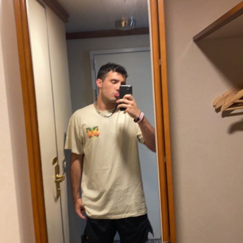 Leo (leo24harper) Snapchat Stories, Spotlight & Lenses