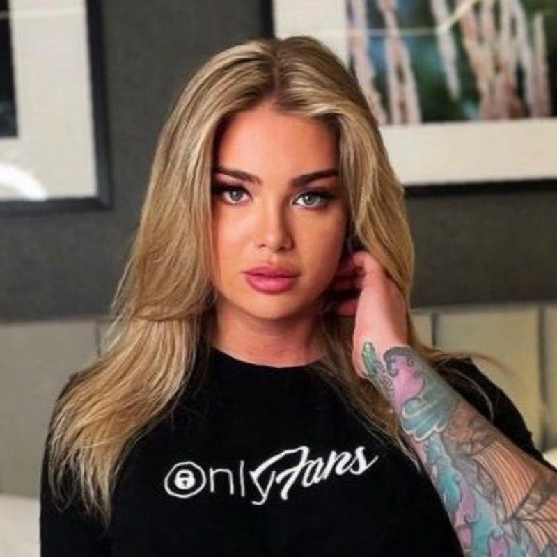 Lily (@lilyadick) | Snapchat Stories, Spotlight & Lenses