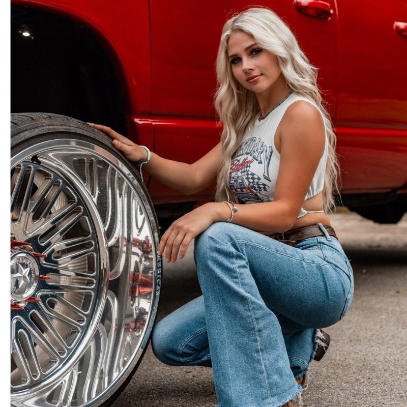 Lindsay Bercosky (@lindsaybercosky) | Snapchat Stories, Spotlight & Lenses